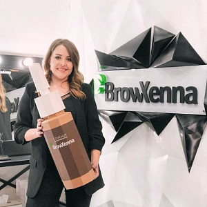 Become a BrowXenna® Brand Trainer